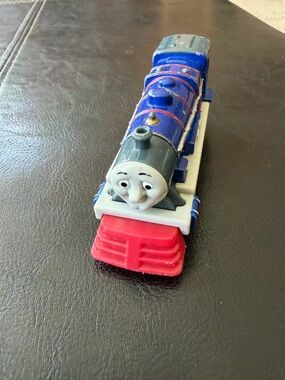 Thomas & Friends - Take-n-Play Hank die-cast metal toy train engine